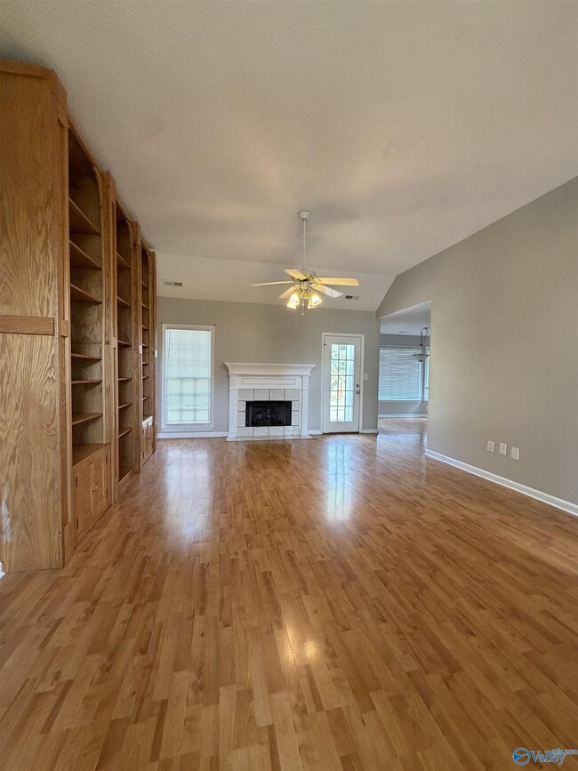 Building Photo - 111 Tumbleweed Dr