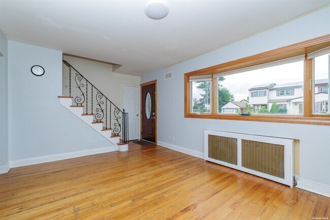 Building Photo - 2027 Lincoln Ave