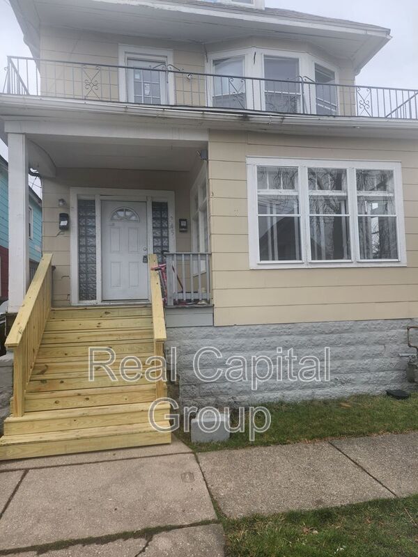 Primary Photo - 245 Adams St