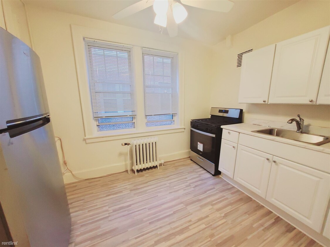 Primary Photo - 1 br, 1 bath Condo - 637 Summer St Apt 17