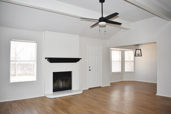 Foto del edificio - 6912 Brookdale Dr