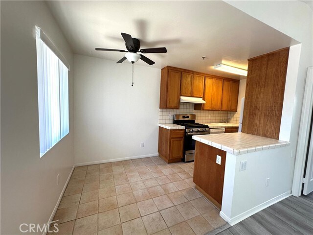 Building Photo - 303 Avenida Victoria