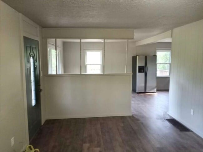 Building Photo - 978 Oak Dr