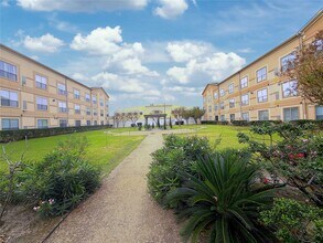 Building Photo - 6611 W Sam Houston Pkwy S