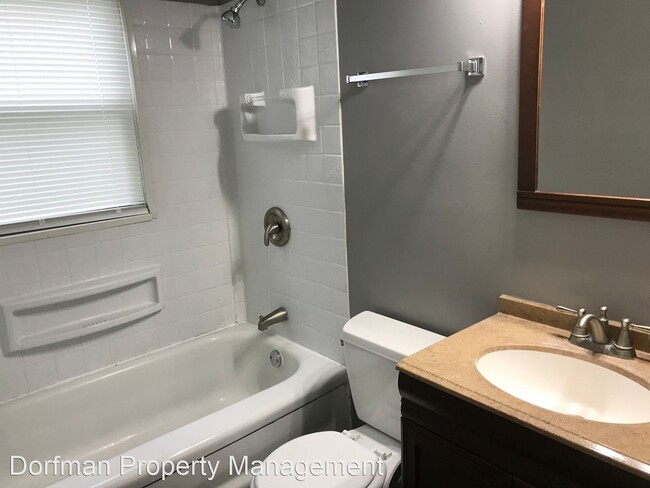 Building Photo - 3 br, 1 bath House - 8128 E Barry Rd