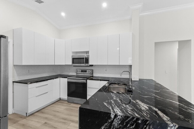 Building Photo - 1425 Majesty Terrace