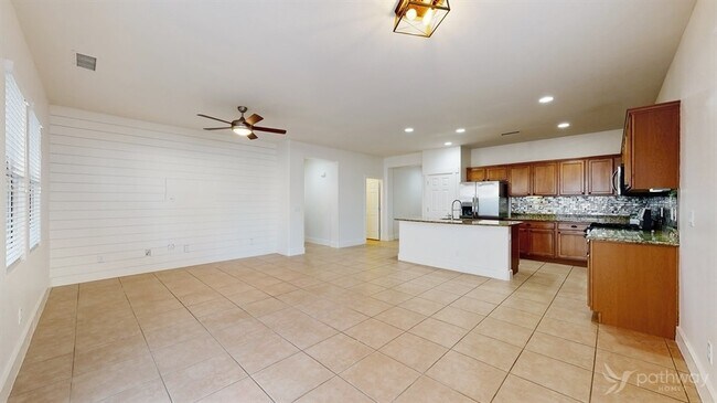 Building Photo - 20996 W White Rock Rd