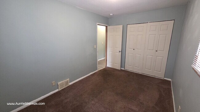 Foto del edificio - 3 Bedroom 1 Bath Multiplex Unit #3 – Columbia Heights