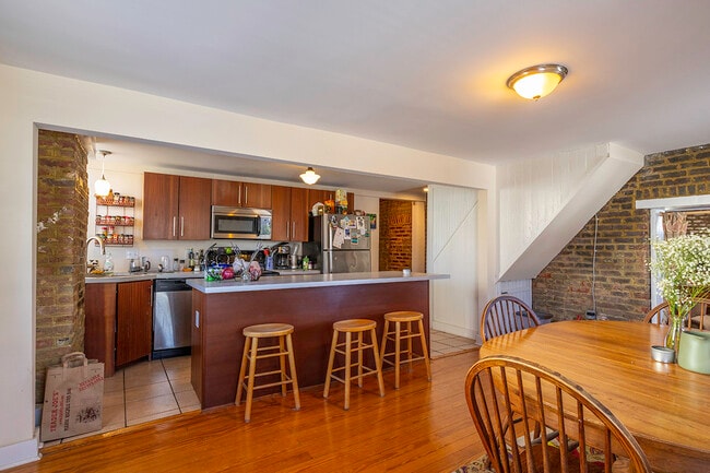 Building Photo - 2902 E Clay St