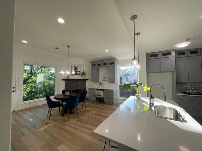 Building Photo - 4029 Canyon Glen Cir