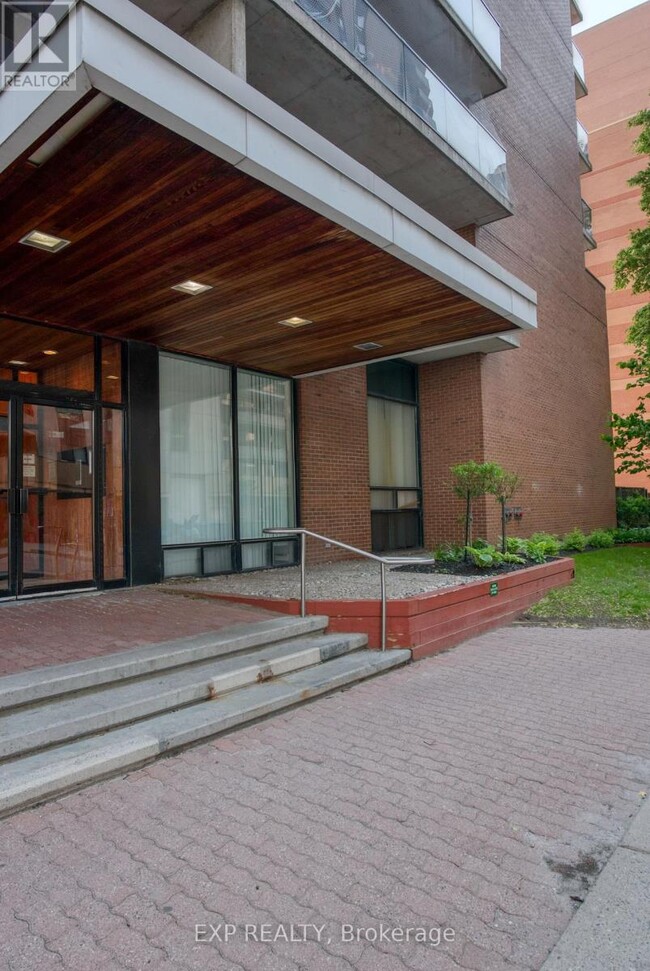 Building Photo - 475-475 Laurier Ave W