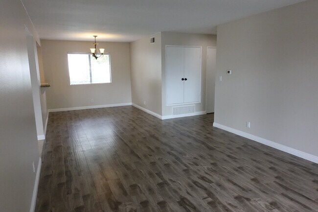 Foto del edificio - 465 S Ranch View Cir