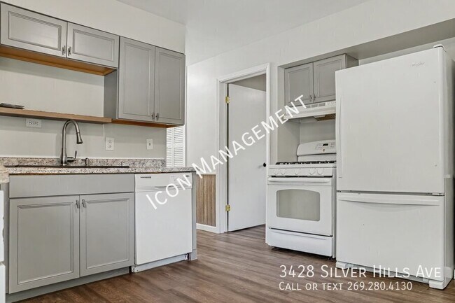 Foto del edificio - 3428 Silver Hills Ave