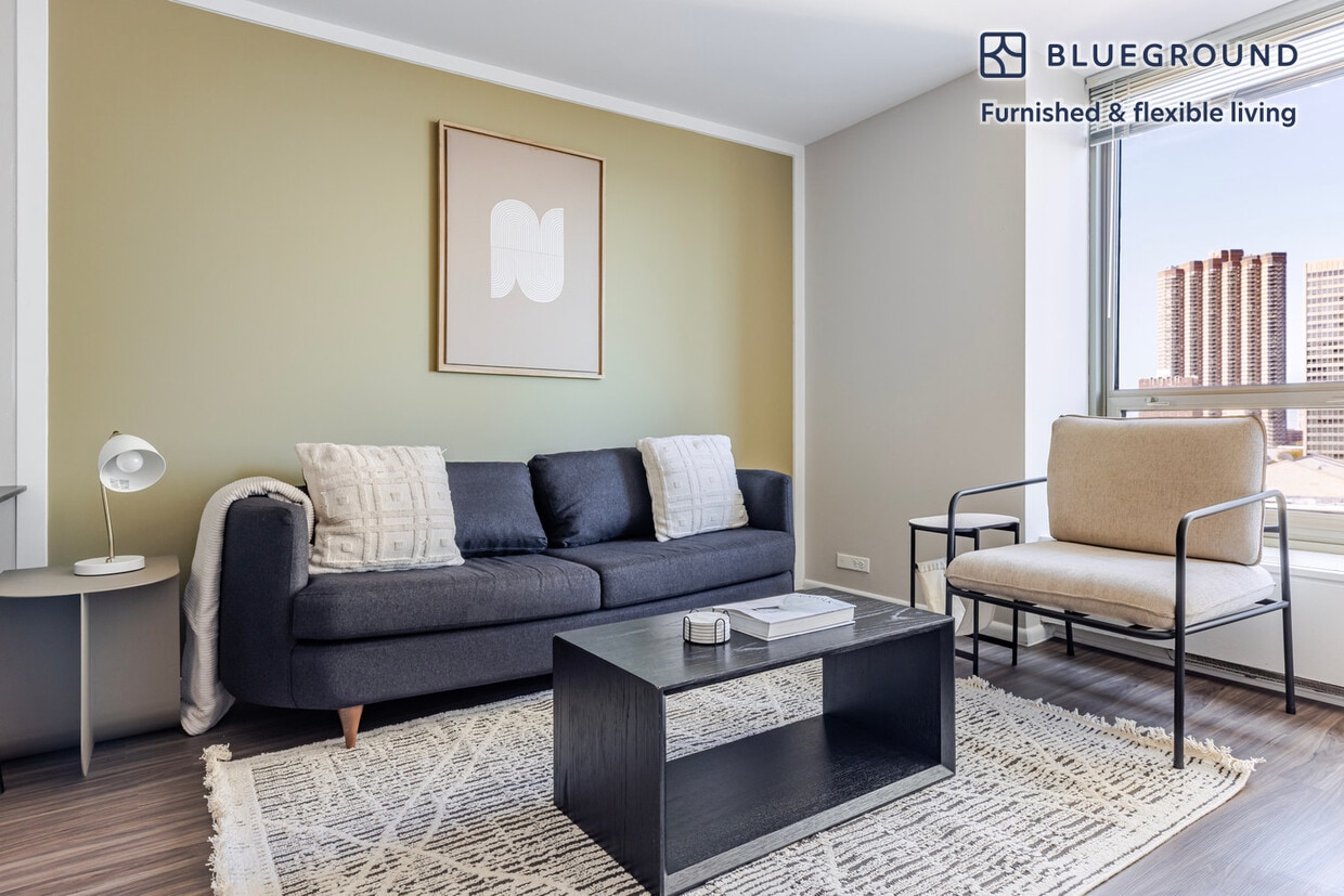 Foto principal - 3450 N Lake Shore Dr