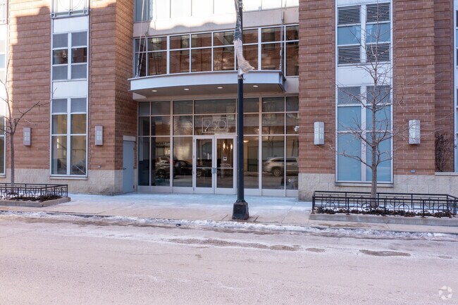 Entrance - 954 W Monroe St