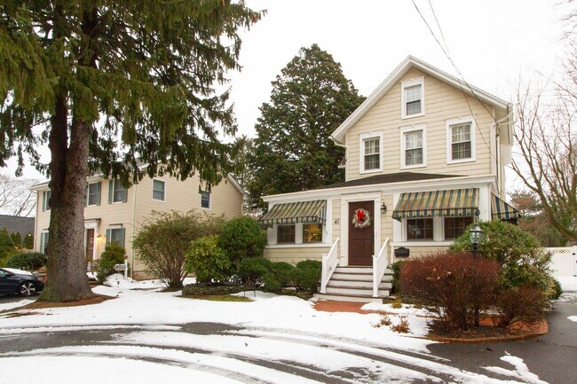 Building Photo - 40 Rumson Rd