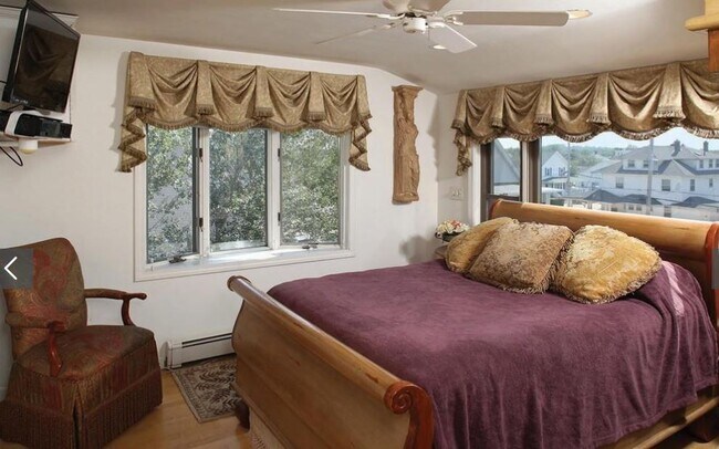 MASTER BEDROOM - 8 Alden St