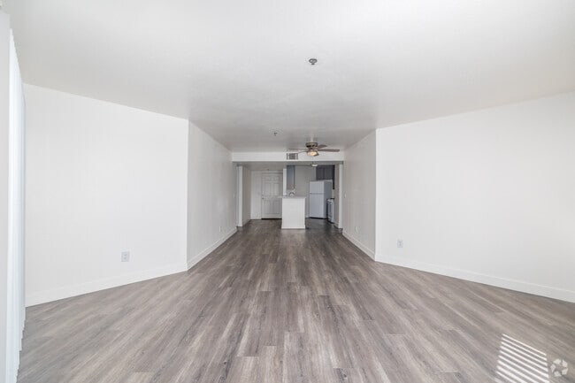 4BR, 2BA - 1,300SF - Living Room - Wyandotte