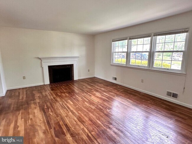 Foto del edificio - 5811 Ashfield Rd