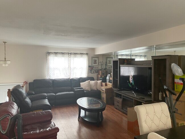 Foto del edificio - 89 Ada Dr