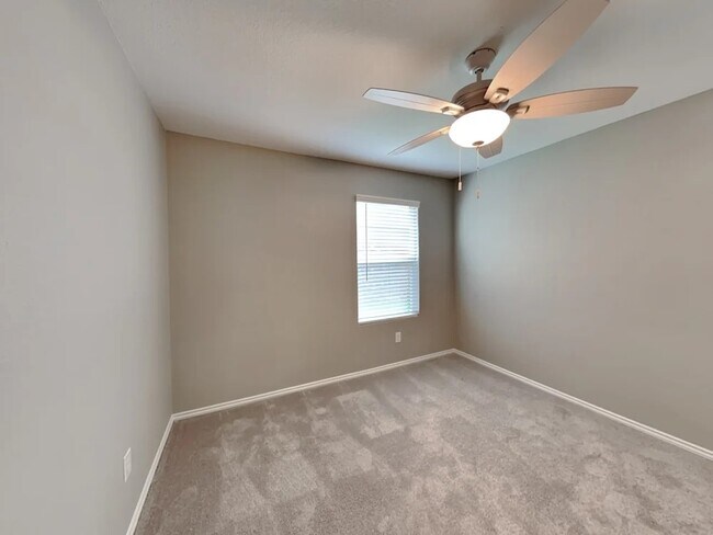 Foto del edificio - 315 E 9th St