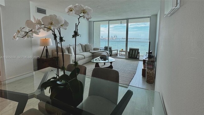 Foto del edificio - 800 Claughton Island Dr