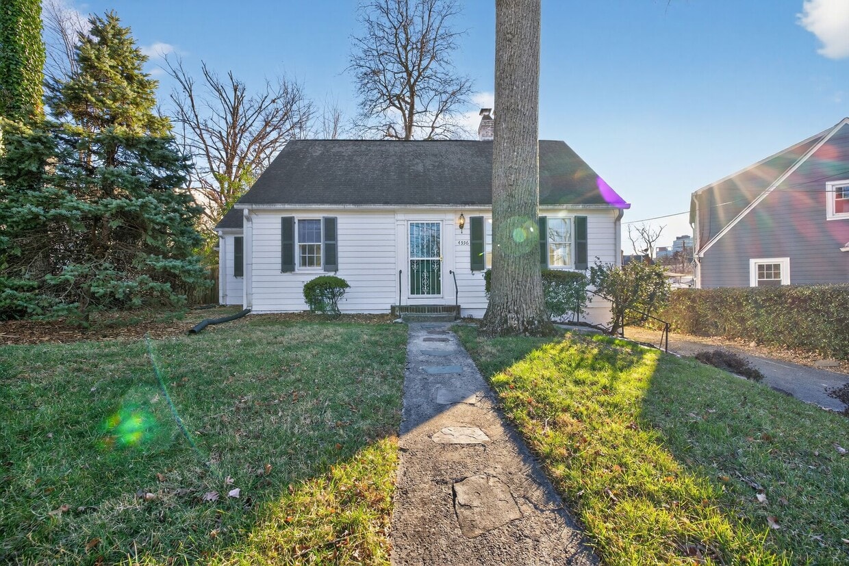Photo - 4556 S Chelsea Ln (Bethesda, MD)