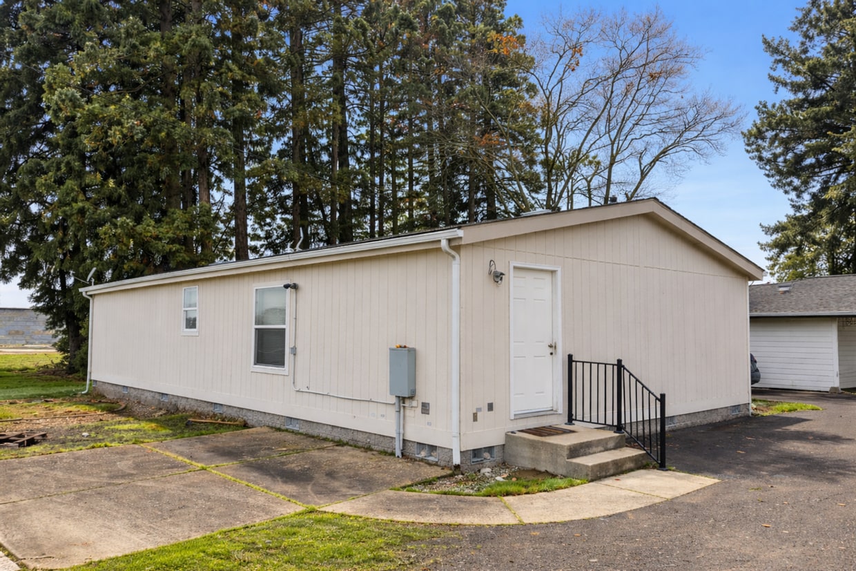 Building Photo - Country Living in Junction City – 3 Bed / 2 Bath Home Available 2/3/2026