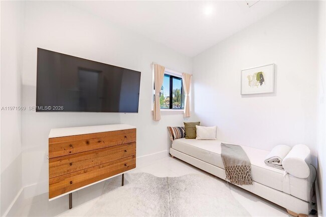 Building Photo - 3736 NE 166th St