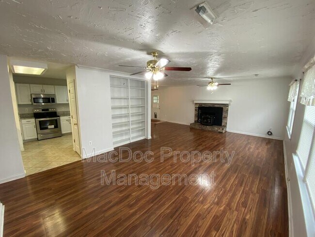 Foto del edificio - 11206 Old Leavells Rd