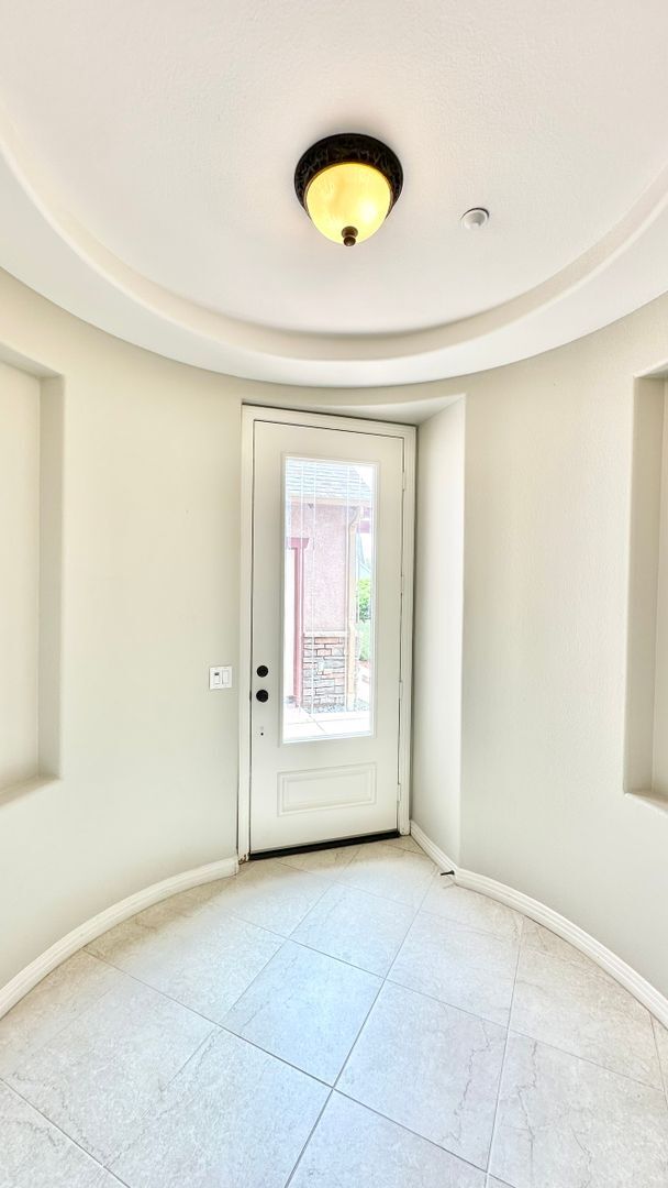 Building Photo - Beautiful Home in the Wonderful, Private, ...
