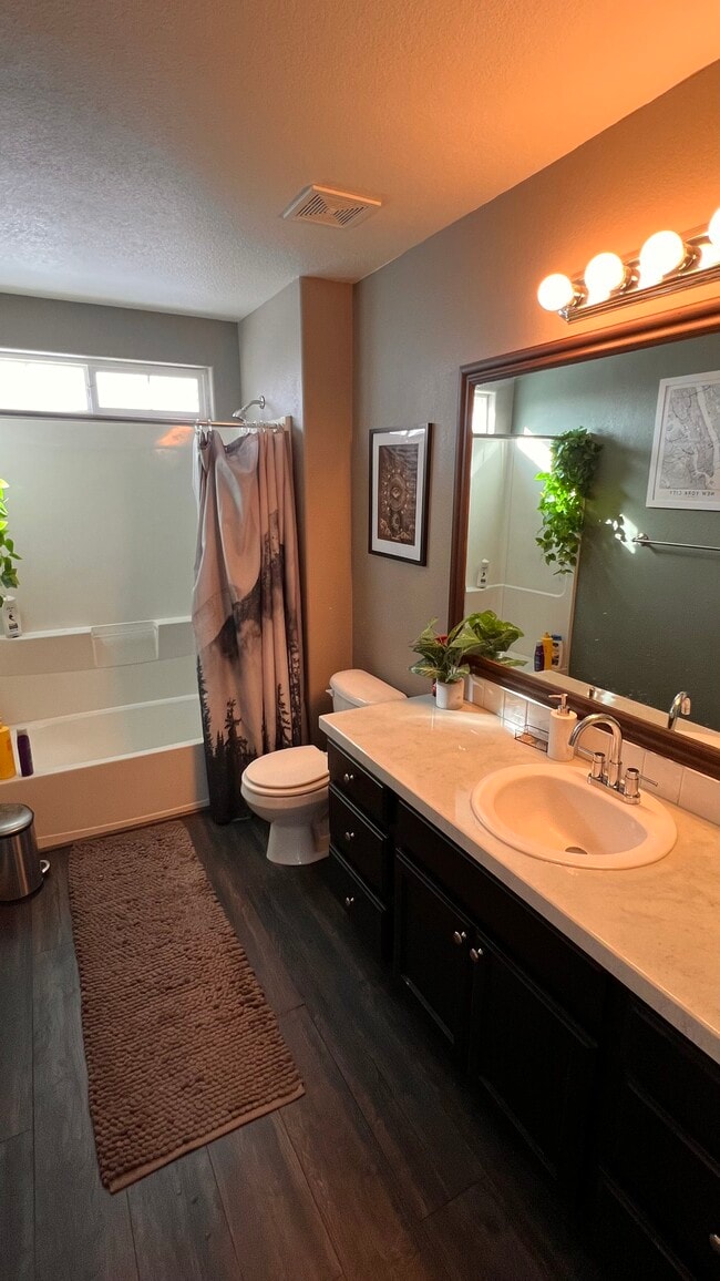 Guest bathroom - 2633 Clarion Ln