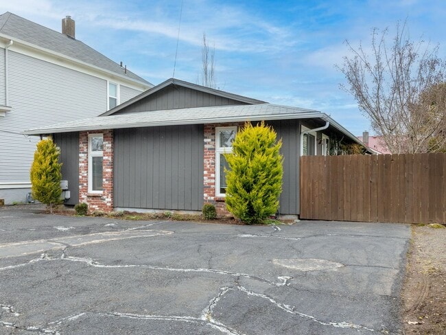 Photo - 705-707 N Sumner St. Apartment