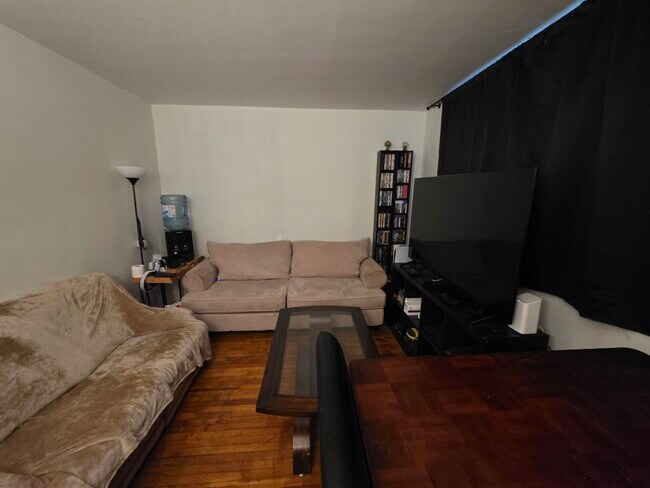 Building Photo - 9275 Rue Saint-Denis
