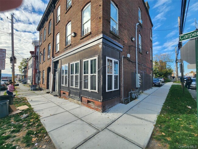 Foto del edificio - 57 Carpenter Ave