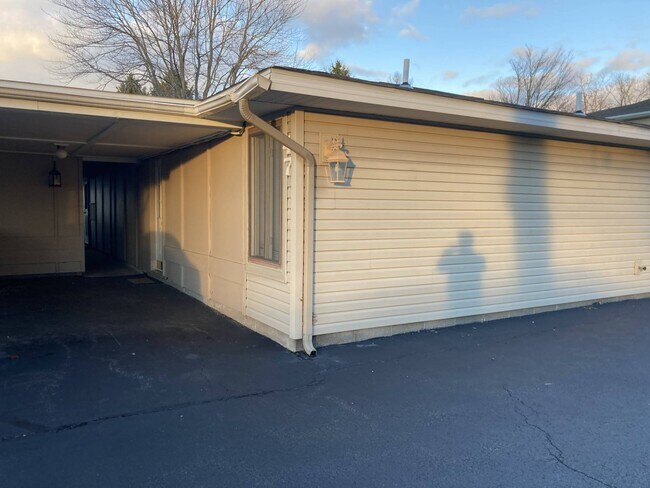 Building Photo - 47 Donna Lynn Dr