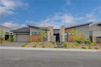 Building Photo - 779 Willits St