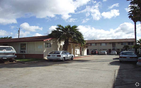 Primary Photo - Gilbert Avenue Apartments