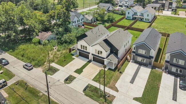 Building Photo - 7411 Charlie St