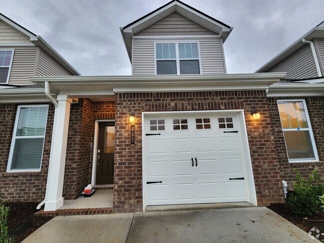 Building Photo - 687 Birdie Dr