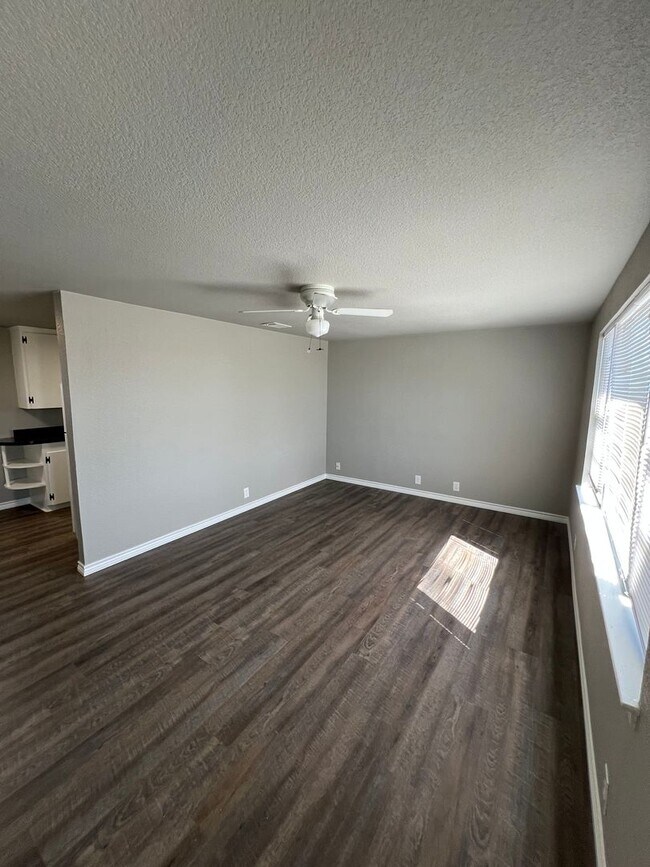 Foto del edificio - 1106 Foster Ln