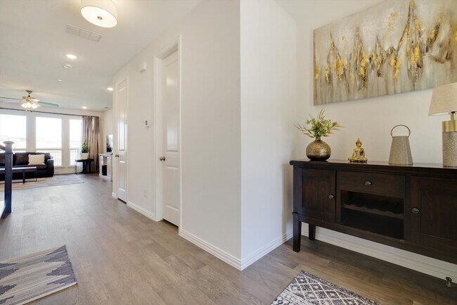 Building Photo - 205 Somerset Dr