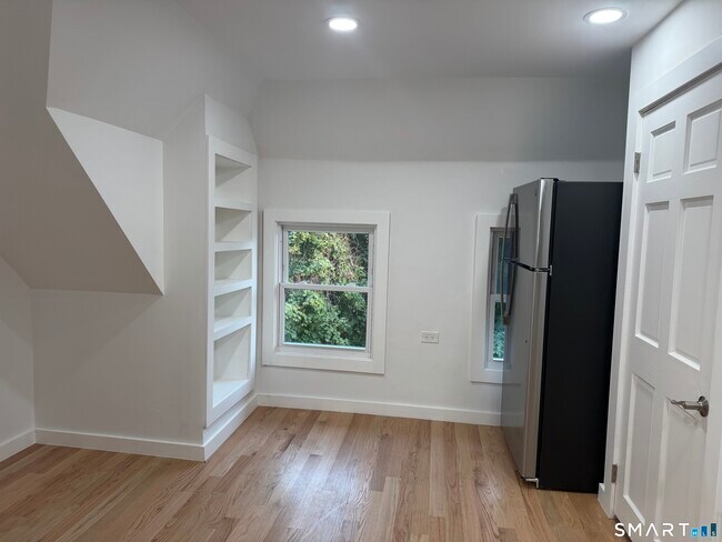 Foto del edificio - 263 Hawley Ave