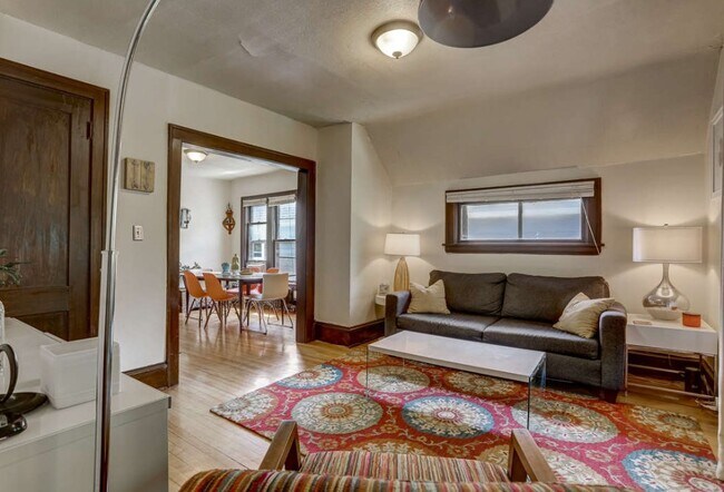 Foto del edificio - 3113 Harriet Ave