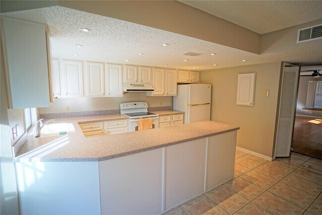 Building Photo - 3410 W Palmira Ave