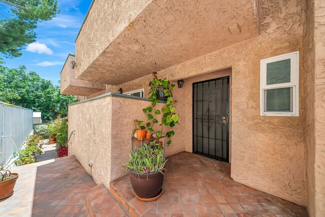 Building Photo - 4424 Coldwater Canyon Ave