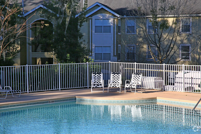 Building Photo - Glen Oaks Apartments