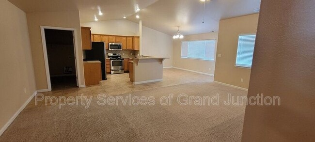 Foto del edificio - 3006 1/2 Oakwood Drive