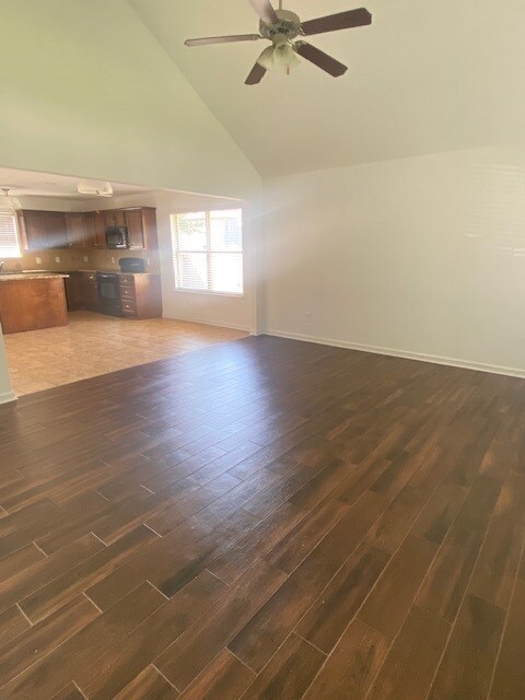 Fotografía del edificio - 2709 Brittany Ln