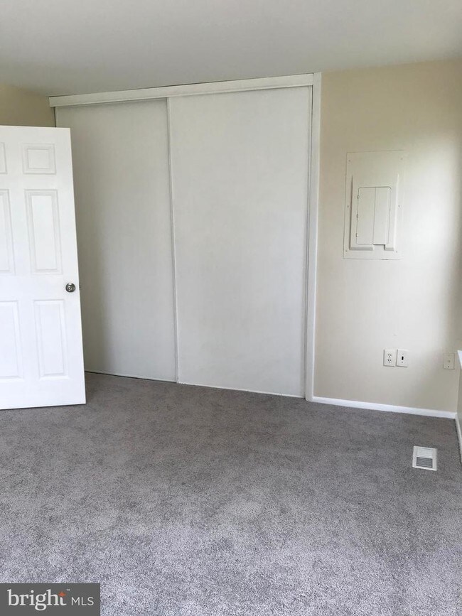 Foto del edificio - 5802 Lantana Cir